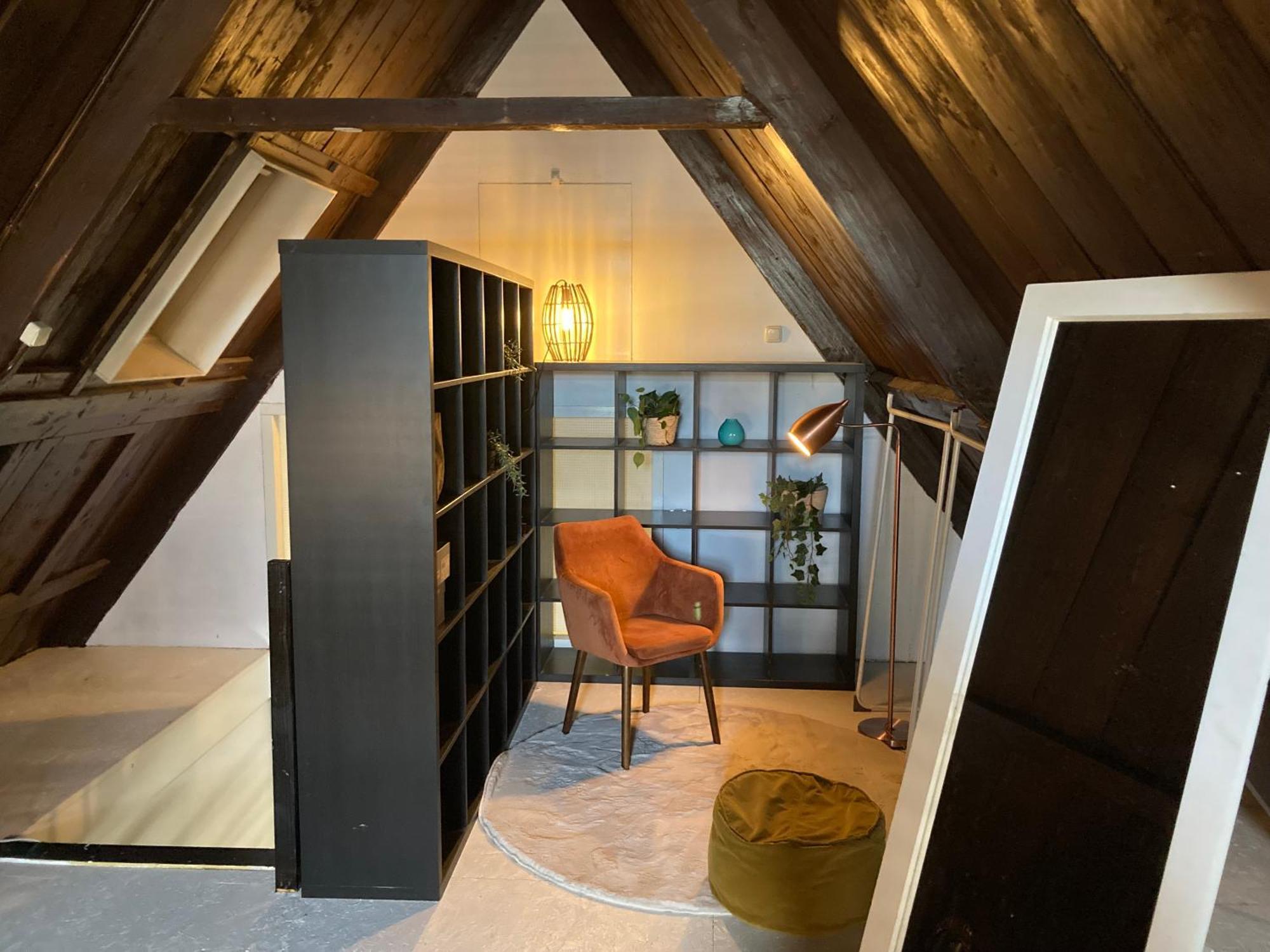 Elegant Appartement In Pakhuis Friesland Centrum Leeuwarden Rum bild
